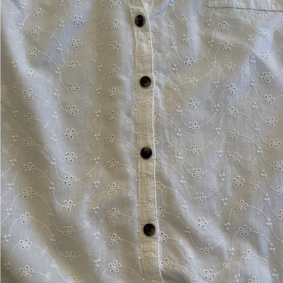 Candie’s White Button Down Eyelet Short Sleeved Shirt Size M - Picture 3 of 5